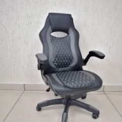 Кресло геймерское Barneo K-37 (черная кожа серые вставки) в Добрянке - dobryanka.mebel24.online | фото 1